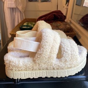 UGG Platform Oh Fluffita Cream Shearling Sandals Women’s Size 9